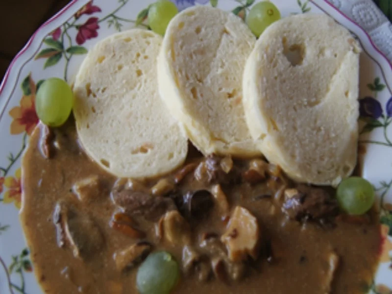 Rezept: Rindfleisch-Steinpilz-Wok in Rahmsauce mit Böhmischen Knödeln Bild Nr. 16201 Rindfleisch-Steinpilz-Wok in Rahmsauce mit Böhmischen Knödeln - Rezept - Bild Nr. 16201