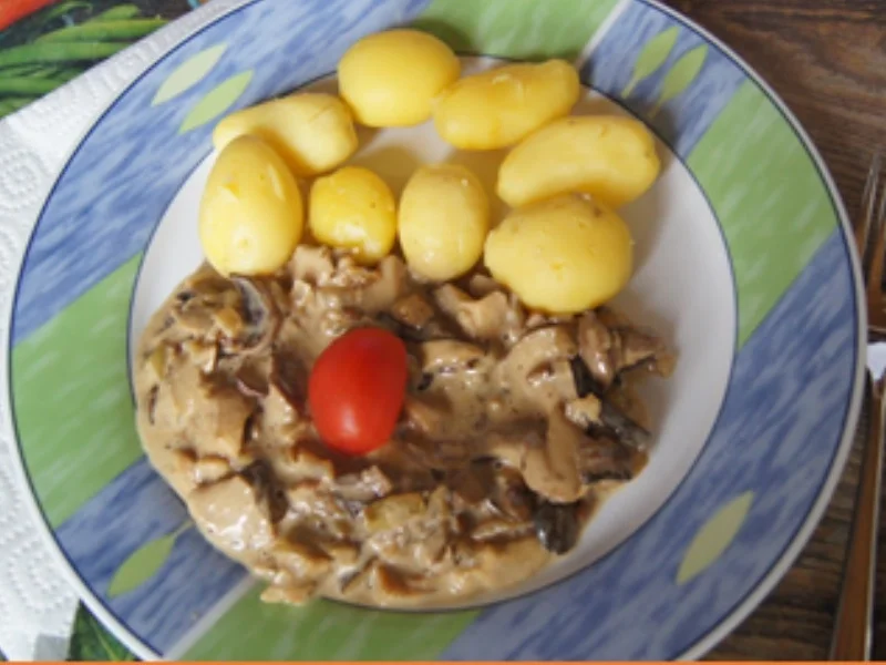 Rahmsteinpilzpfanne mit Pellkartoffeln - Rezept - Bild Nr. 16188