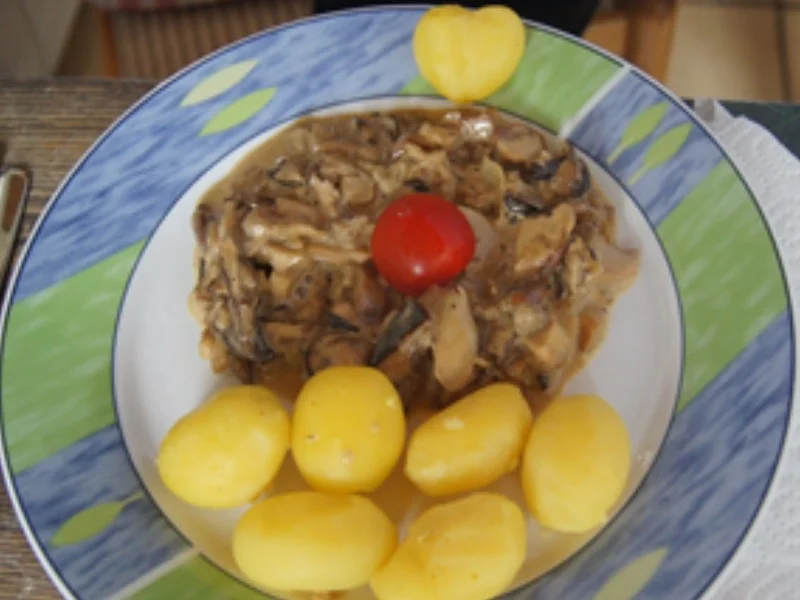 Rahmsteinpilzpfanne mit Pellkartoffeln - Rezept - Bild Nr. 16193