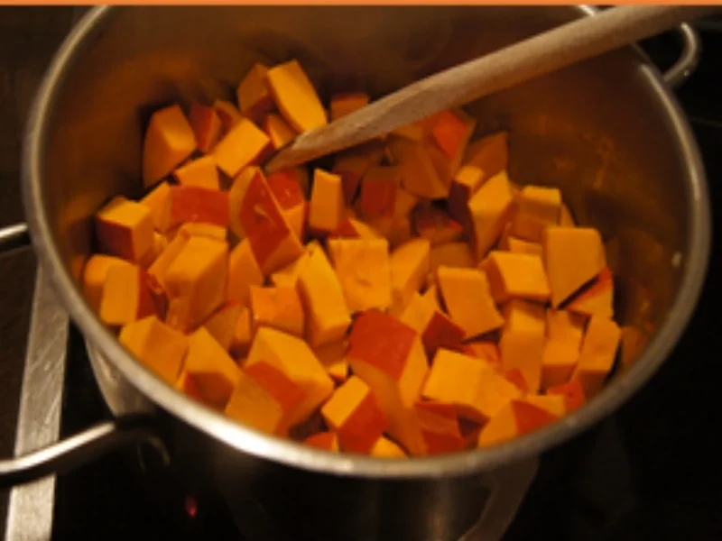 Kürbissuppe mit Thymian und Nürnberger-Bratwurst-Spieß - Rezept - Bild Nr. 16195