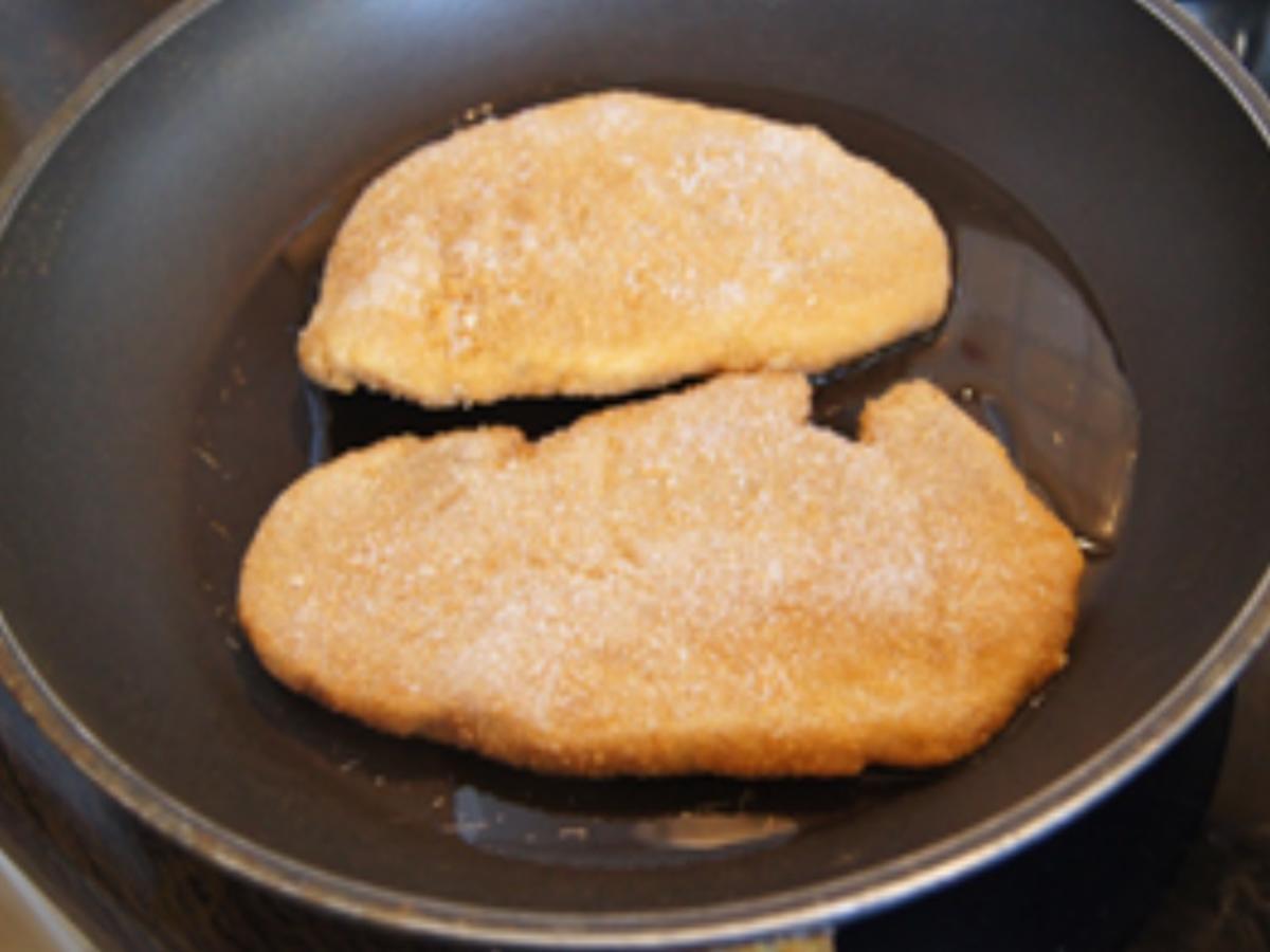 Wiener Schnitzel mit grünen Bohnen und Möhren Kartoffel Stampf ...