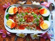 Sambal mit Mungokeimlinge und hartgekochten Eiern - Rezept - Bild Nr. 16190