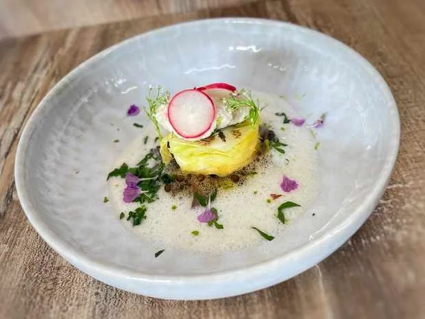 Rezept: Spitzkohl mit Beluga-Linsen und Mandel-Hummus Vegan (Ralf Möller) Bild Nr. 16191 Spitzkohl mit Beluga-Linsen und Mandel-Hummus Vegan (Ralf Möller) - Rezept - Bild Nr. 16191