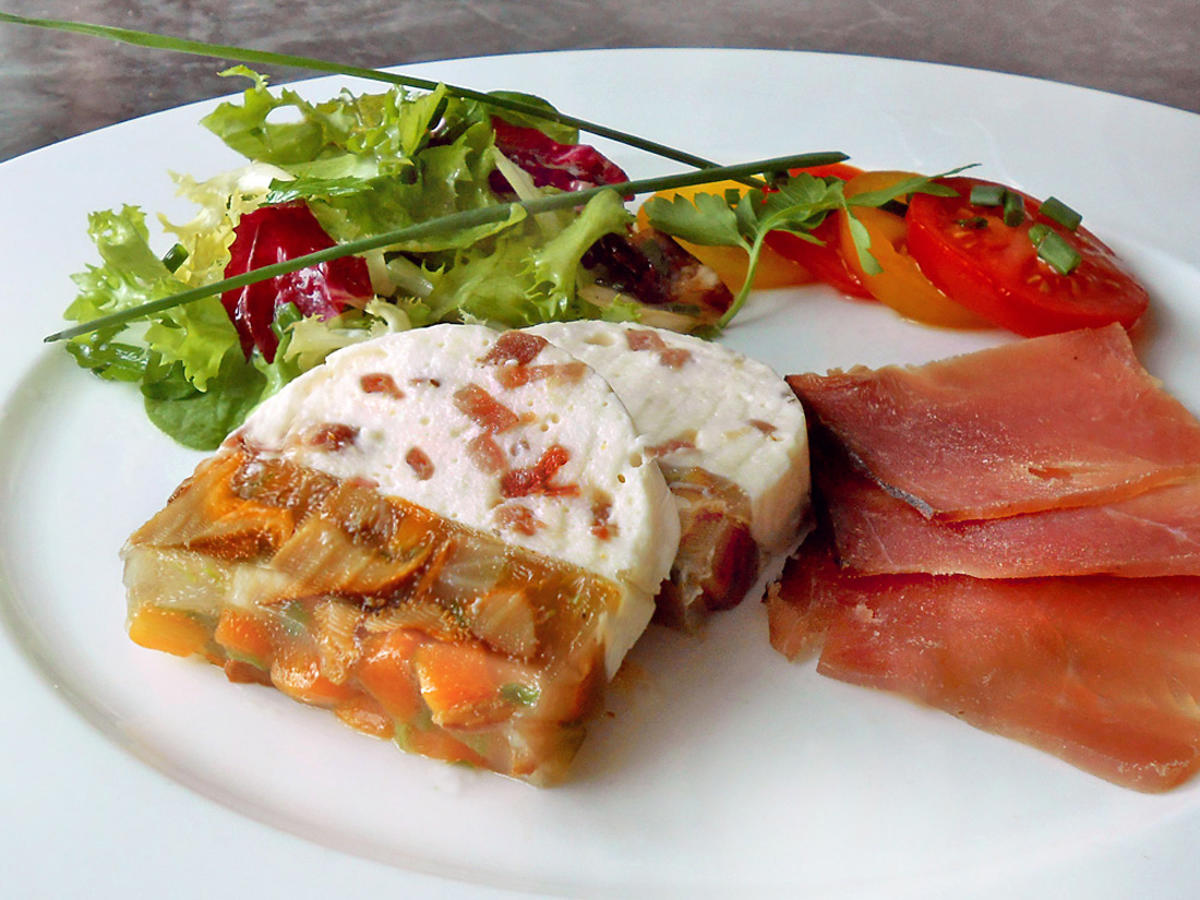 Terrine von Schwarzwälder Schinkenmouse mit Pfifferlingsgelee - Rezept ...