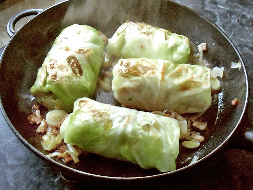 Rote-Linsen-Suppe mit Spitzkohlroulade und Paprika - Rezept - Bild Nr. 16195