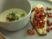 Wolfsbarsch mit Blumenkohlsuppe und Tomatentartar - Rezept - Bild Nr. 2