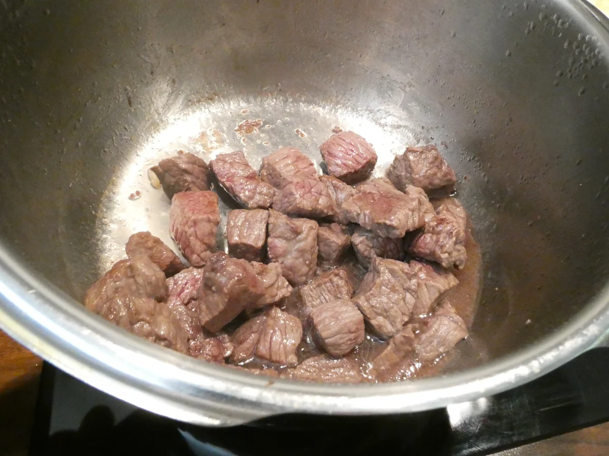 Rezept: Gulasch unter Kartoffelkruste Bild Nr. 16195 Gulasch unter Kartoffelkruste - Rezept - Bild Nr. 16195