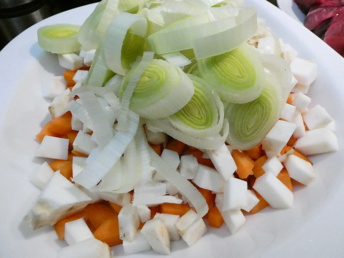 Rezept: Gulasch unter Kartoffelkruste Bild Nr. 16196 Gulasch unter Kartoffelkruste - Rezept - Bild Nr. 16196