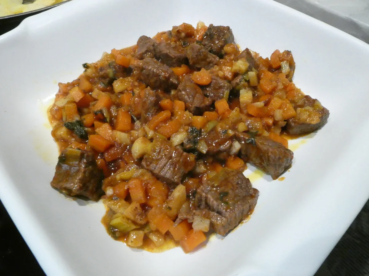 Rezept: Gulasch unter Kartoffelkruste Bild Nr. 16206 Gulasch unter Kartoffelkruste - Rezept - Bild Nr. 16206