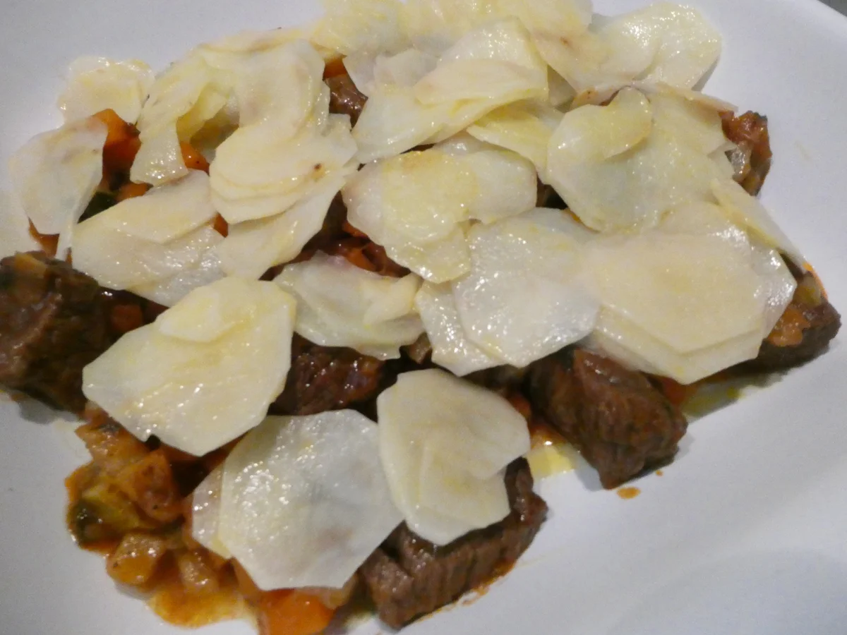 Rezept: Gulasch unter Kartoffelkruste Bild Nr. 16207 Gulasch unter Kartoffelkruste - Rezept - Bild Nr. 16207