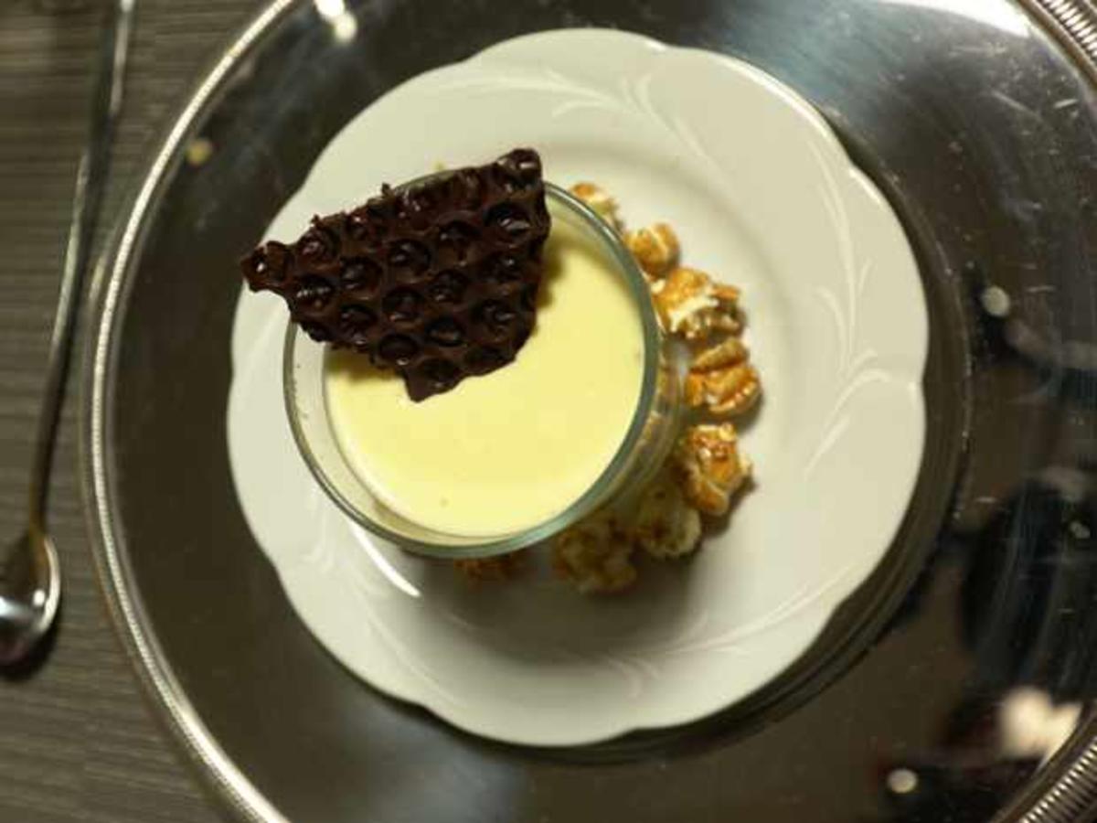 Weiße und dunkle Mousse au Chocolat mit Salzkeks und Luftschokolade - Rezept - Bild Nr. 16201