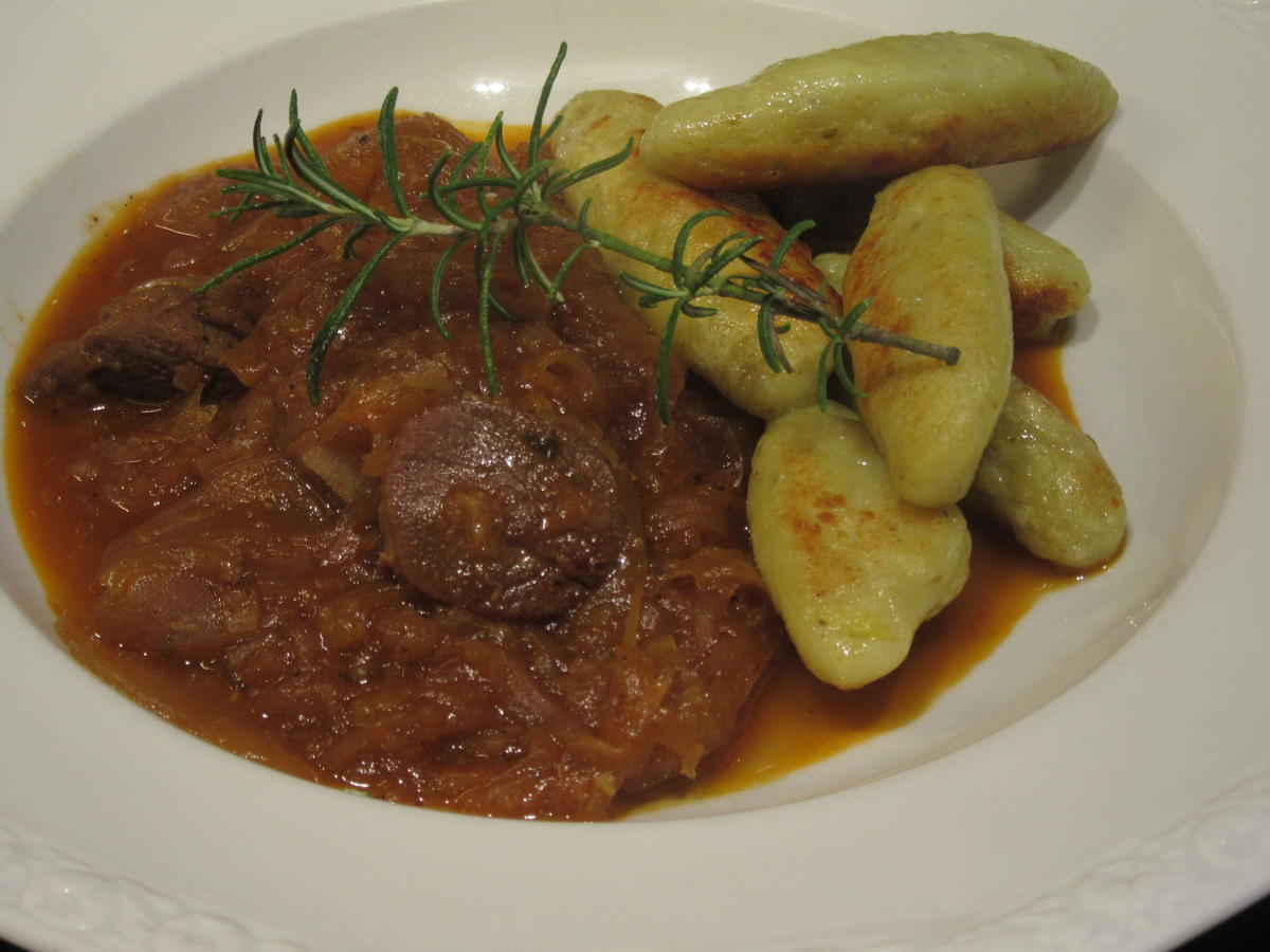 Wild: Rehgulasch Szegediner Art - schnell & einfach - von lunapiena Wild: Rehgulasch Szegediner Art - schnell & einfach - von lunapiena