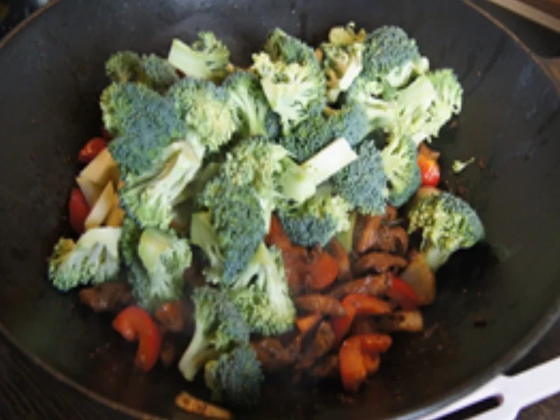 Hähnchenbrustfiletcurry mit Brokkoli und Basmatireis - Rezept - Bild Nr. 16213