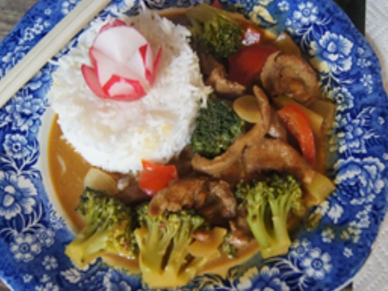Hähnchenbrustfiletcurry mit Brokkoli und Basmatireis - Rezept - Bild Nr. 16218