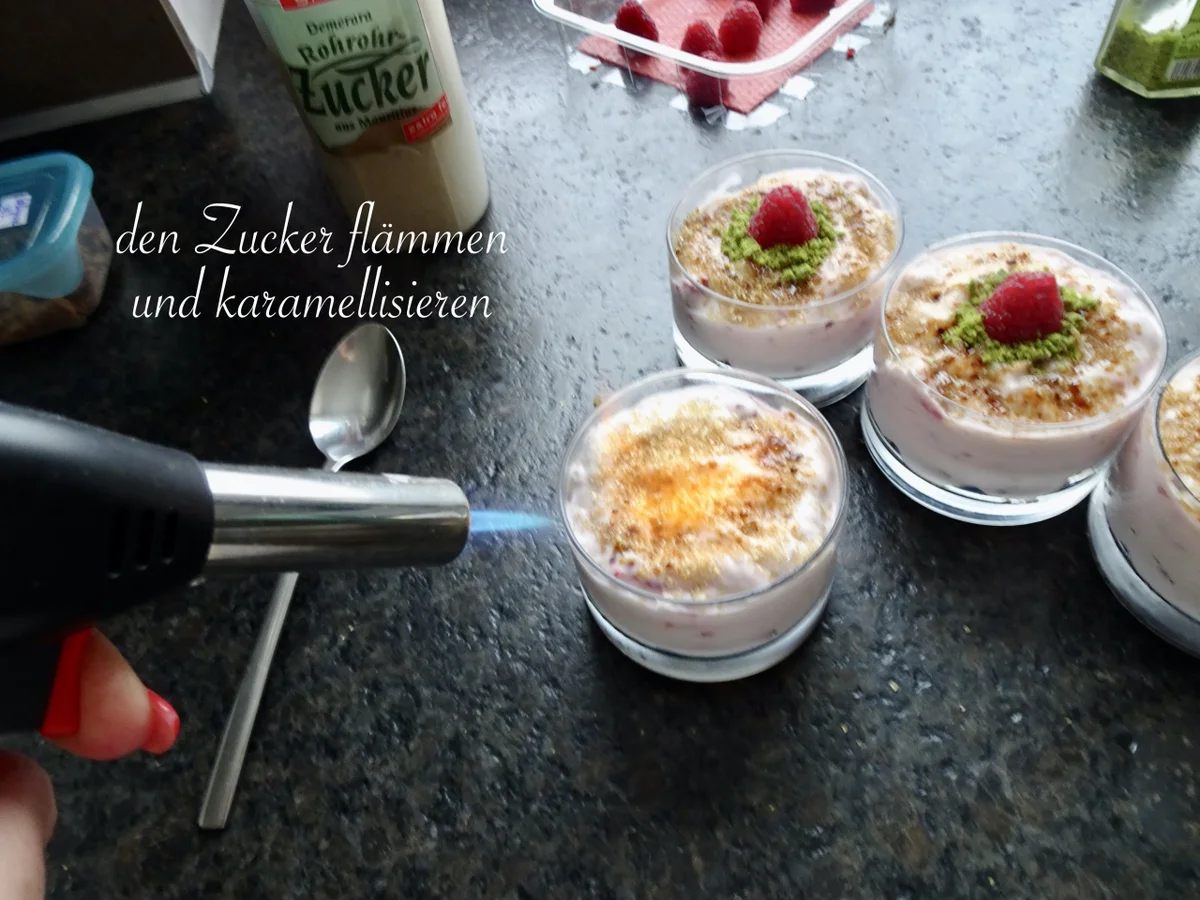 Rezept: geeeistes Crunchy Himbeer Dessert Bild Nr. 16213 geeeistes Crunchy Himbeer Dessert - Rezept - Bild Nr. 16213