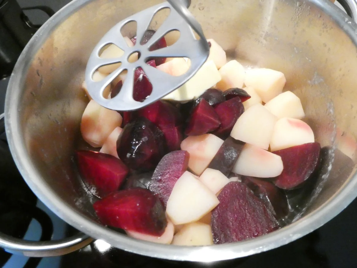 Senfeier mit Kartoffel-Rote Bete -Stampf - Rezept - Bild Nr. 16205