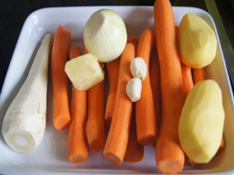 Rezept: Möhren-Pastinaken-Suppe mit Kokosmilch und Steinpilzen Bild Nr. 3 Möhren-Pastinaken-Suppe mit Kokosmilch und Steinpilzen - Rezept - Bild Nr. 3