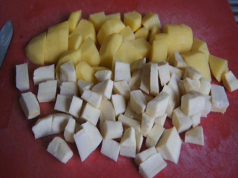 Rezept: Möhren-Pastinaken-Suppe mit Kokosmilch und Steinpilzen Bild Nr. 5 Möhren-Pastinaken-Suppe mit Kokosmilch und Steinpilzen - Rezept - Bild Nr. 5