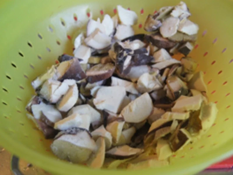 Rezept: Möhren-Pastinaken-Suppe mit Kokosmilch und Steinpilzen Bild Nr. 12 Möhren-Pastinaken-Suppe mit Kokosmilch und Steinpilzen - Rezept - Bild Nr. 12