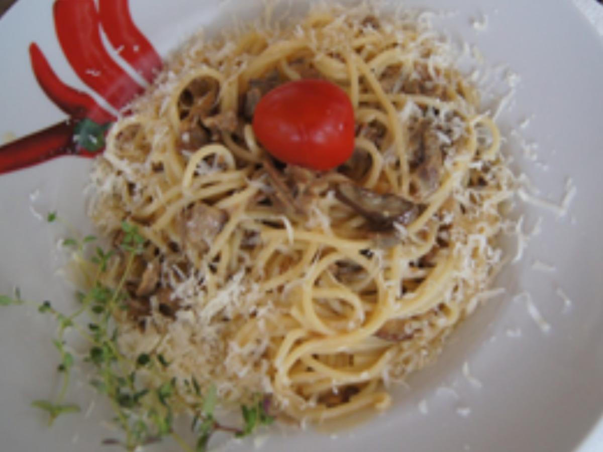 Spaghetti carbonara mit getrockneten Steinpilzen - Rezept - Bild Nr. 2