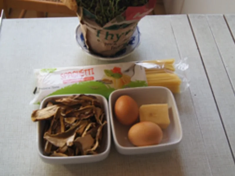 Spaghetti carbonara mit getrockneten Steinpilzen - Rezept - Bild Nr. 3