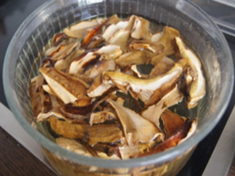 Spaghetti carbonara mit getrockneten Steinpilzen - Rezept - Bild Nr. 4