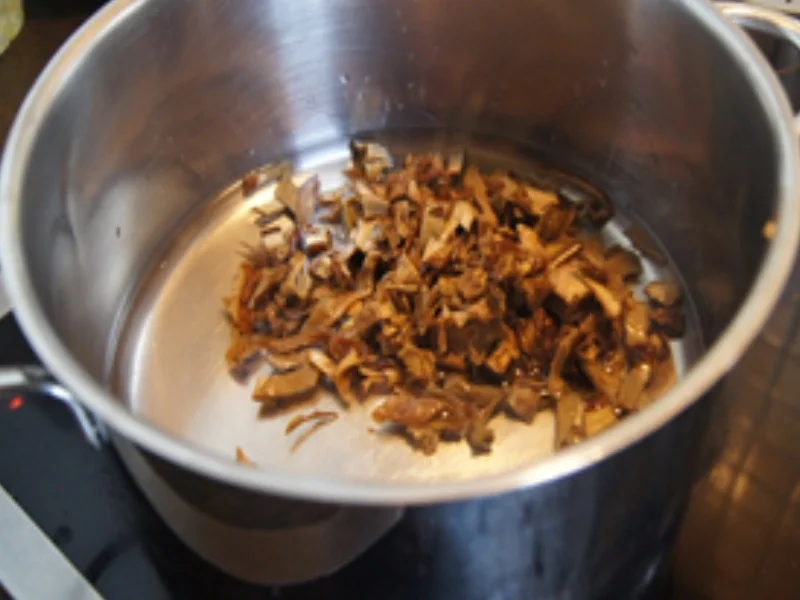 Spaghetti carbonara mit getrockneten Steinpilzen - Rezept - Bild Nr. 6