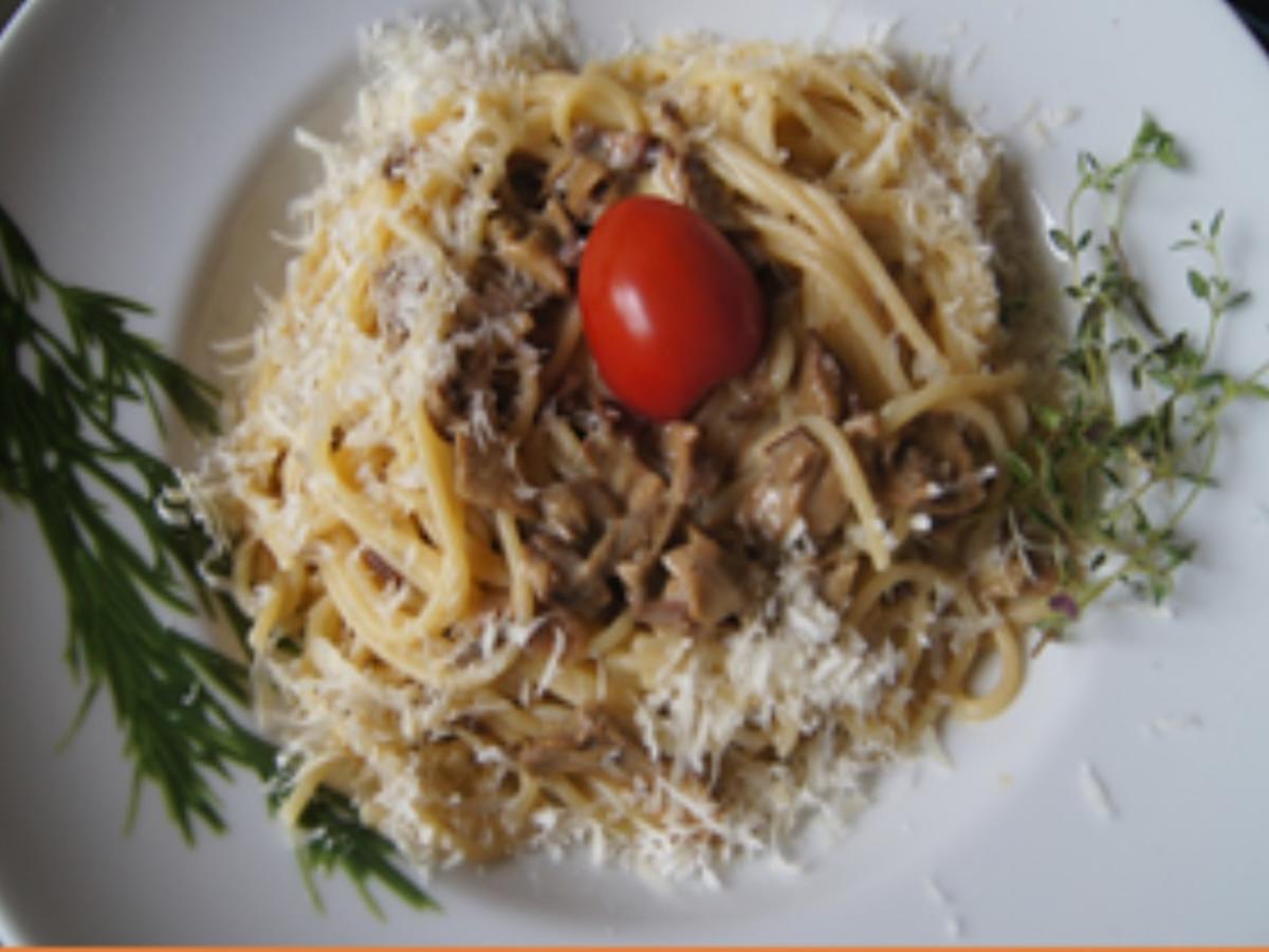 Spaghetti carbonara mit getrockneten Steinpilzen - Rezept - Bild Nr. 12