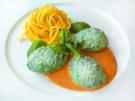 Kräuter-Forellennocken auf sauce au homard an Safran-Spaghetti - Rezept - Bild Nr. 16205