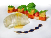 Rezept: Buratta mit zweierlei Tomatengelee und Crรดutons Bild Nr. 16204 Buratta mit zweierlei Tomatengelee und Crรดutons - Rezept - Bild Nr. 16204
