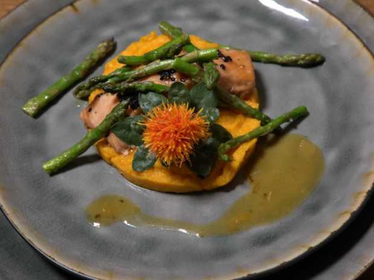 Lachs mit Orangen-Soße und Süßkartoffelmash - Rezept - kochbar.de