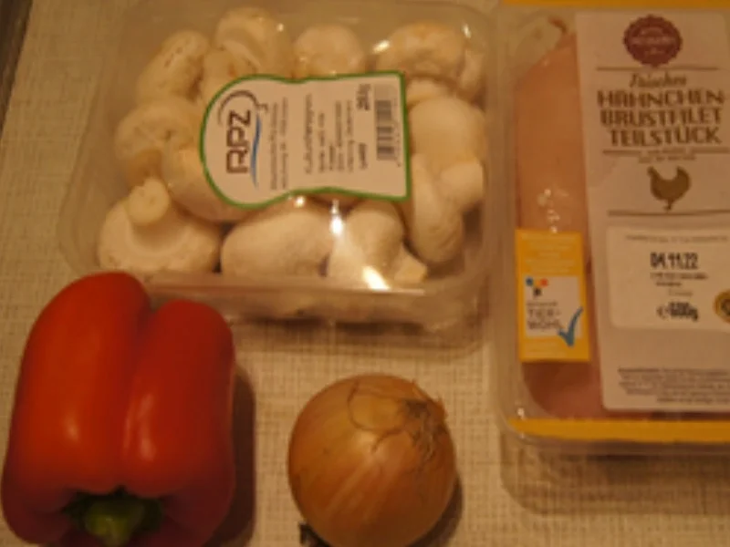 Hähnchenbrustfilet mit Champignons, Paprika und Basmatireis - Rezept - Bild Nr. 16213