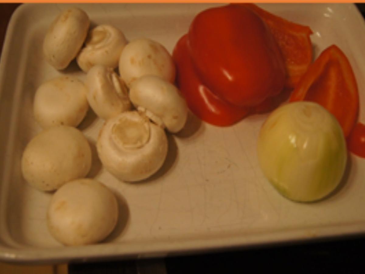 Hähnchenbrustfilet mit Champignons, Paprika und Basmatireis - Rezept ...