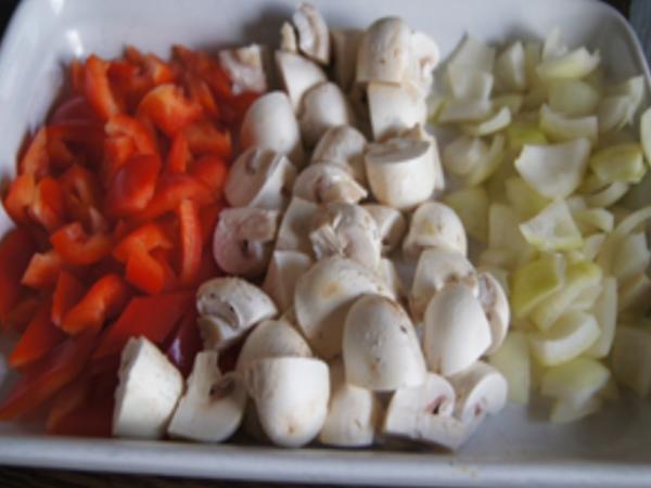 Hähnchenbrustfilet mit Champignons, Paprika und Basmatireis - Rezept ...