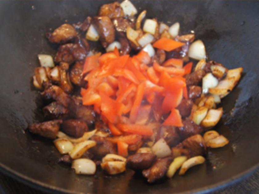 Hähnchenbrustfilet mit Champignons, Paprika und Basmatireis - Rezept ...