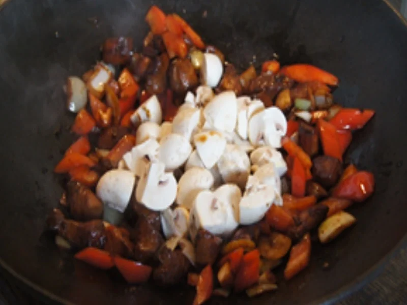 Hähnchenbrustfilet mit Champignons, Paprika und Basmatireis - Rezept - Bild Nr. 16223