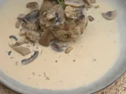 Laugensemmelknödel mit Pilz-Rahm-Soße - Rezept - Bild Nr. 2