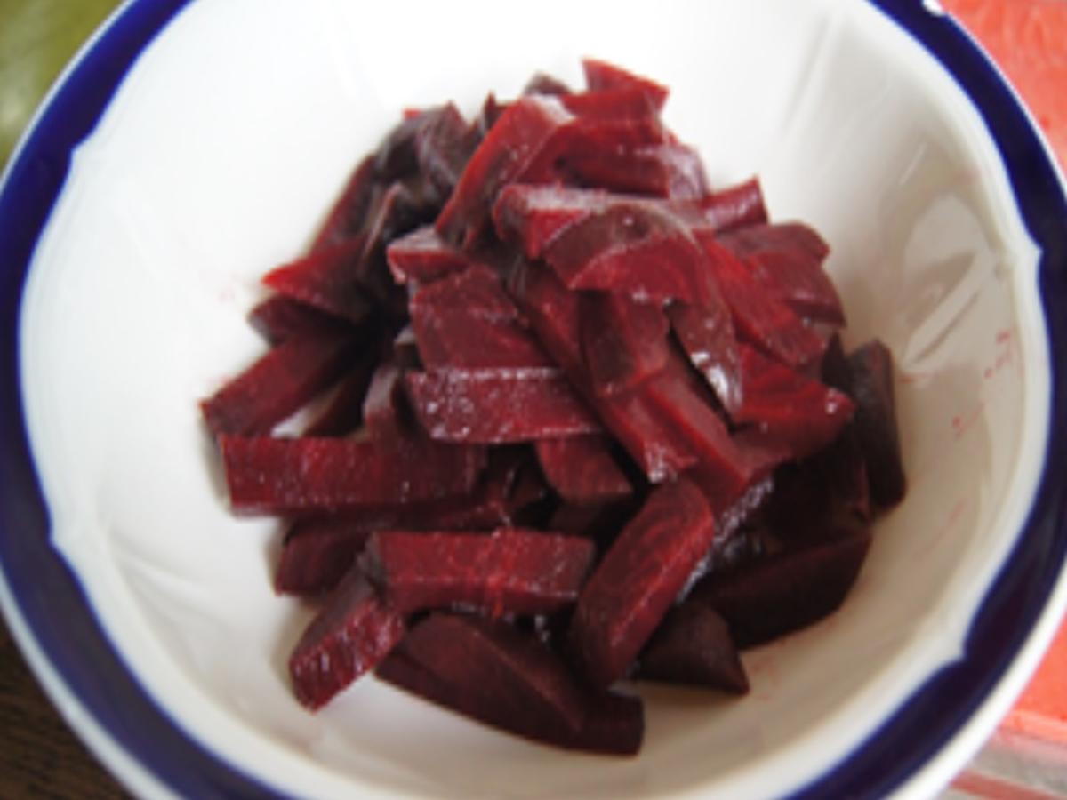 Kabeljaufilet mit Garnelen, Rote-Bete-Salat und Kartoffelstampf - Rezept - Bild Nr. 9