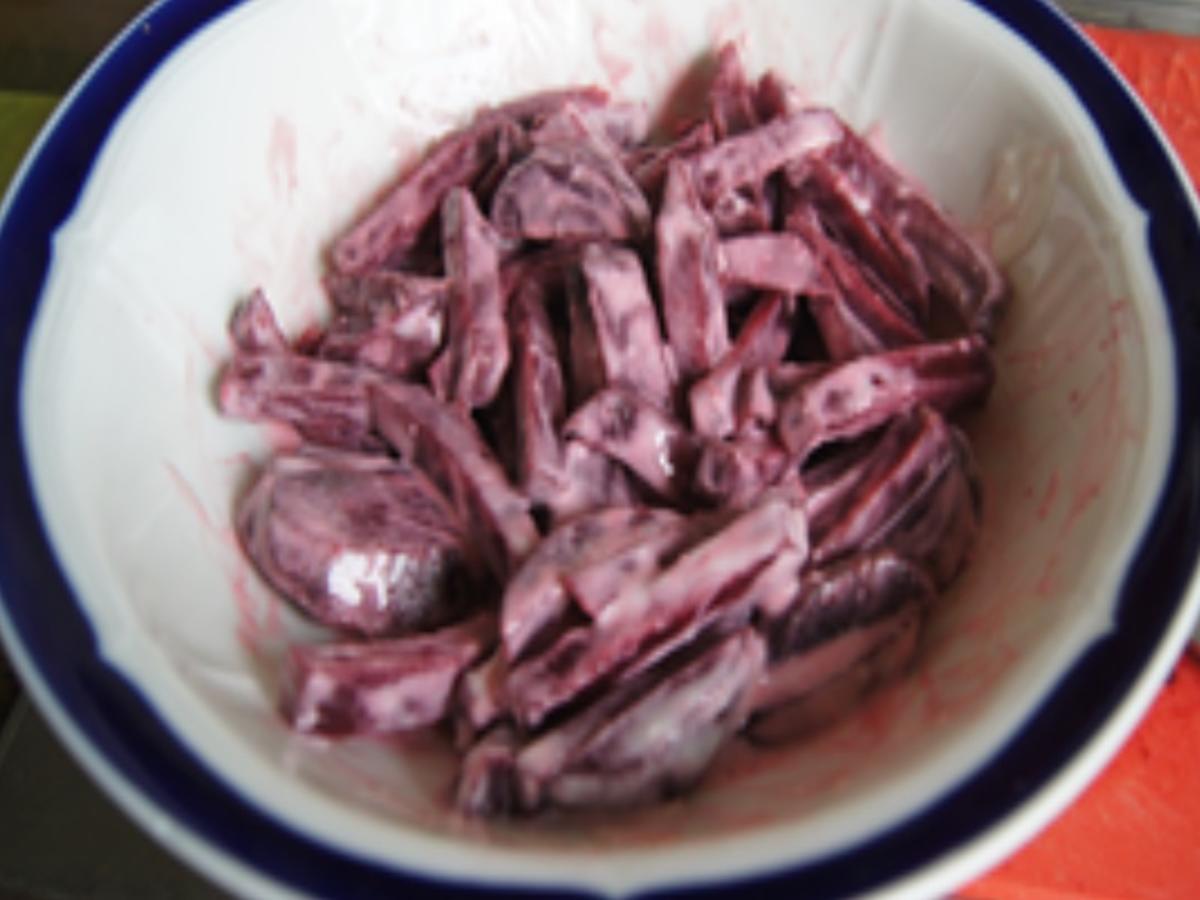 Kabeljaufilet mit Garnelen, Rote-Bete-Salat und Kartoffelstampf - Rezept - Bild Nr. 10