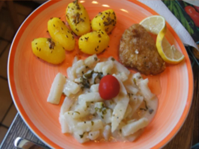 Schnitzeltasche griechischer Art mit Rahm-kohlrabi und Kümmel-Drillingen - Rezept - Bild Nr. 16264