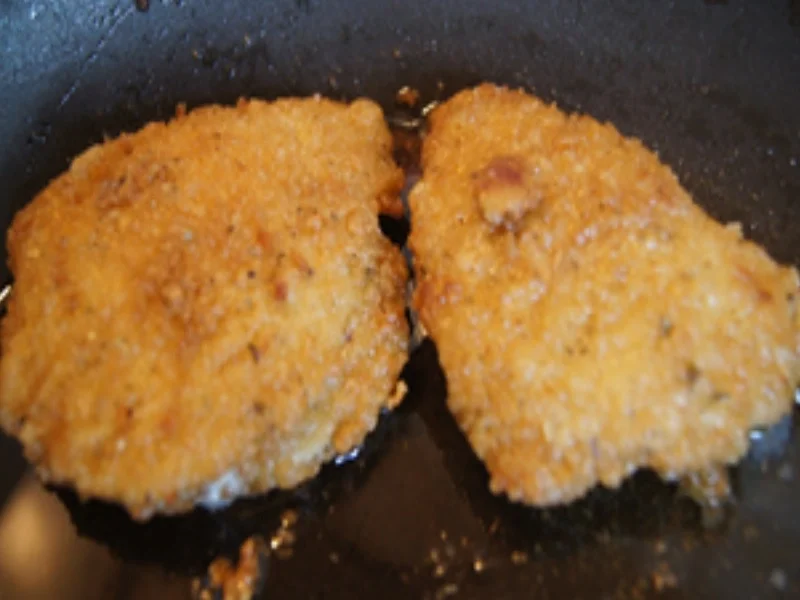 Schnitzeltasche griechischer Art mit Rahm-kohlrabi und Kümmel-Drillingen - Rezept - Bild Nr. 16267