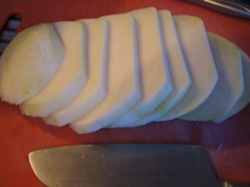 Schnitzeltasche griechischer Art mit Rahm-kohlrabi und Kümmel-Drillingen - Rezept - Bild Nr. 16268