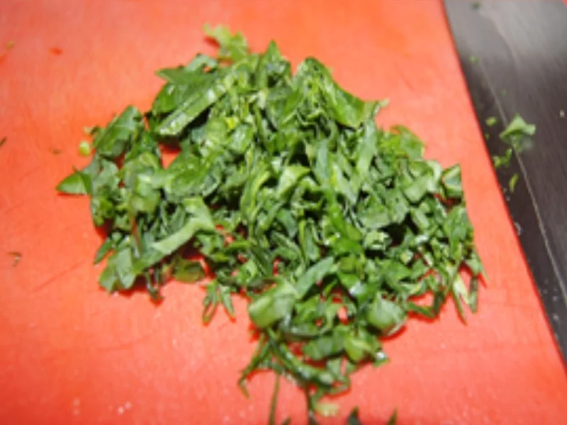 Schnitzeltasche griechischer Art mit Rahm-kohlrabi und Kümmel-Drillingen - Rezept - Bild Nr. 16270