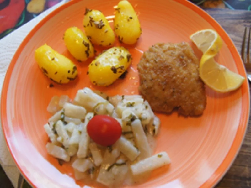 Schnitzeltasche griechischer Art mit Rahm-kohlrabi und Kümmel-Drillingen - Rezept - Bild Nr. 16277