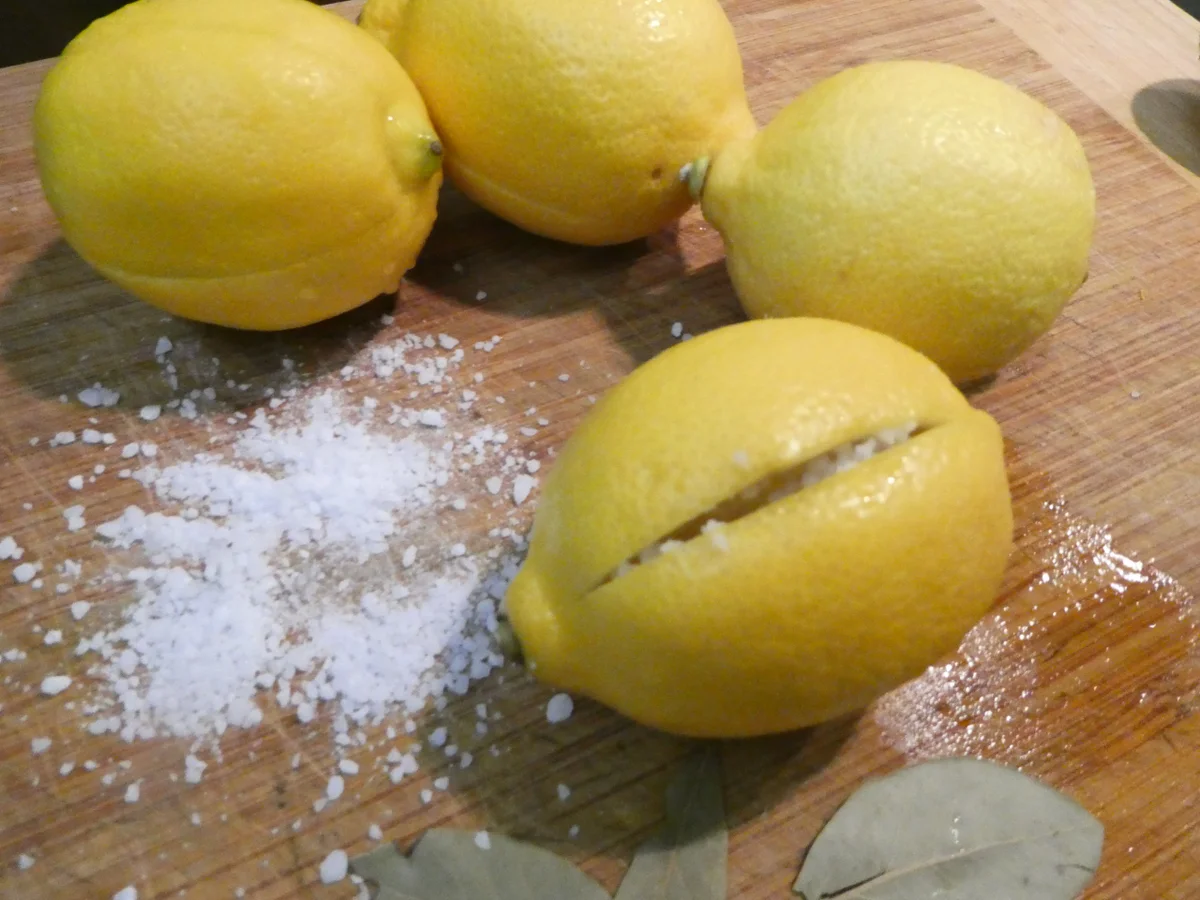 Hähnchen Tajine mit Salzzitrone und Oliven auf Couscous - Rezept - Bild Nr. 16248