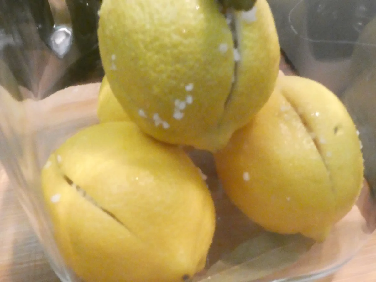 Hähnchen Tajine mit Salzzitrone und Oliven auf Couscous - Rezept - Bild Nr. 16250