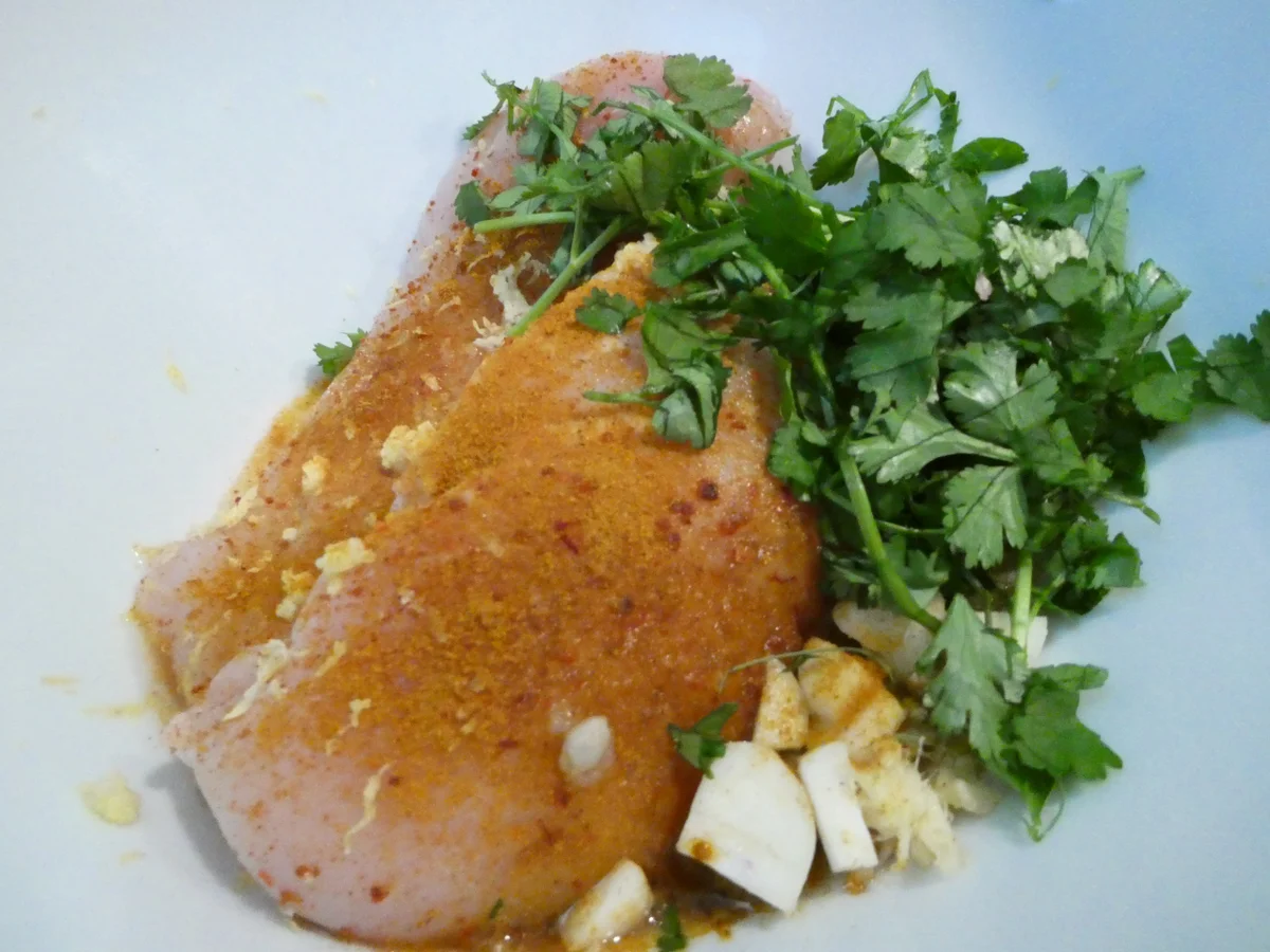 Hähnchen Tajine mit Salzzitrone und Oliven auf Couscous - Rezept - Bild Nr. 16255