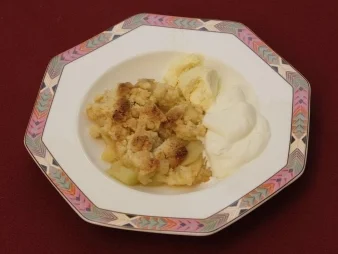Finale -  Apple Crumble mit Vanilleeis und Sahne (Marcel Wüst) - Rezept