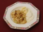 Finale -  Apple Crumble mit Vanilleeis und Sahne (Marcel Wüst) - Rezept