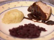 Schweinekrustenbraten mit Rotkohl und Klößen - Rezept - Bild Nr. 2